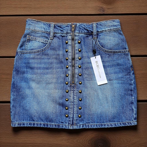 🆕️ Y2K Aesthetic BCBGeneration Trendy Denim Mini Skirt w/ Studs Front Zip Sz 24 - Picture 1 of 13